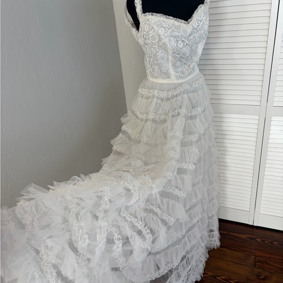 Vintage ruffled wedding gown - Picture 3 of 8
